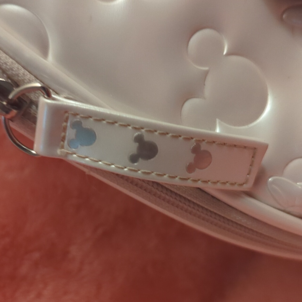 Disney Loungefly Mickey Loves Minnie White Embossed Purse - Picture 2 of 10